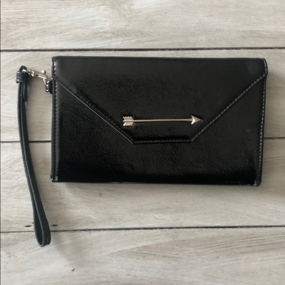 Black wristlet